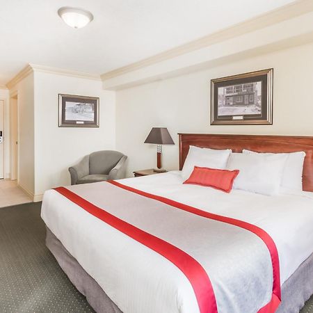 Ramada By Wyndham Hinton Hotel Екстериор снимка