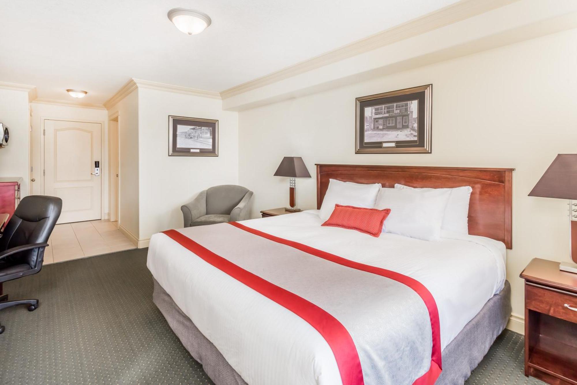 Ramada By Wyndham Hinton Hotel Екстериор снимка